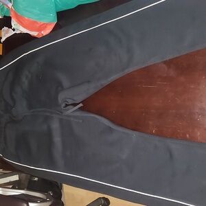 MENS SIZE MEDIUM FEAR OF GOD ESSENTIALS, RELAXED FLEECE JOGGERS/ SWEATPANTS.